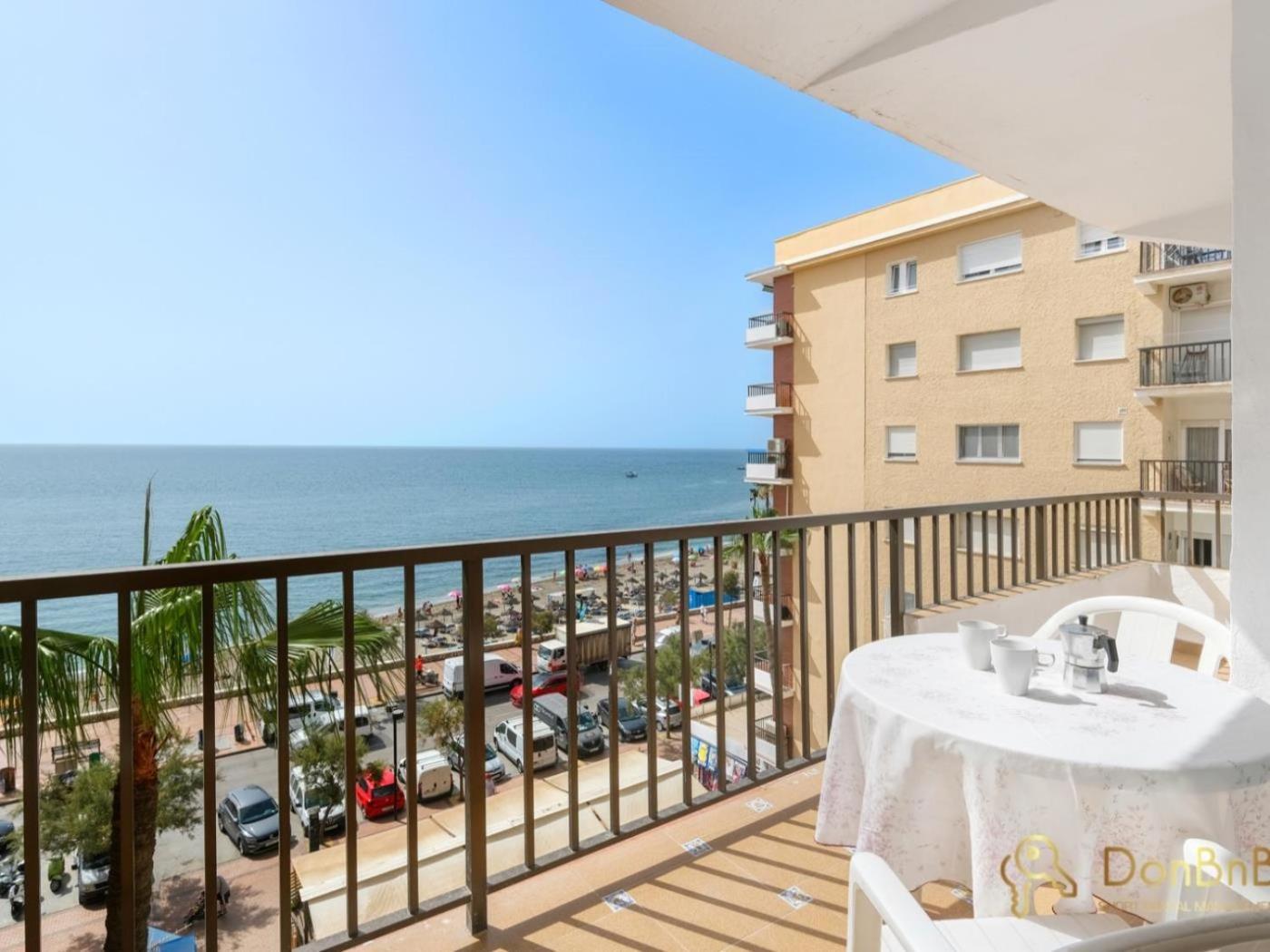 Apartamento Con Piscina En La Primera Linea De Playa De فوينخيرولا الغرفة الصورة