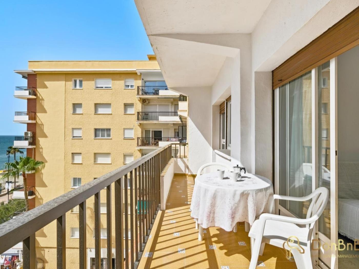Apartamento Con Piscina En La Primera Linea De Playa De فوينخيرولا الغرفة الصورة