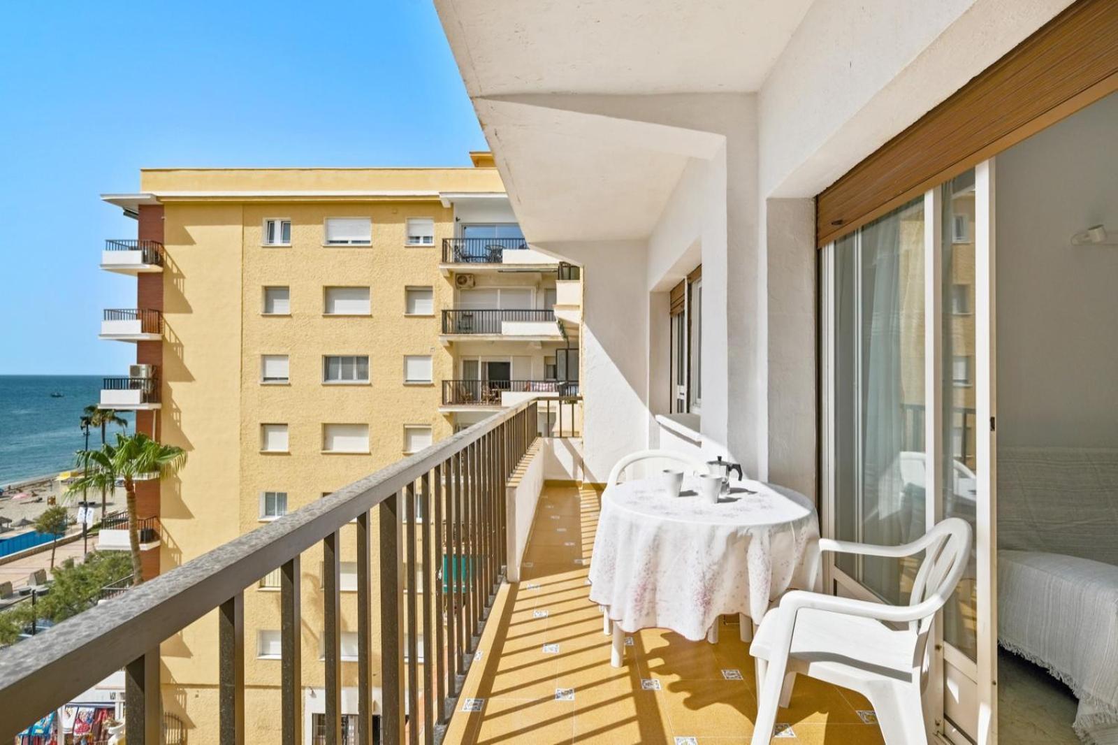 Apartamento Con Piscina En La Primera Linea De Playa De فوينخيرولا المظهر الخارجي الصورة