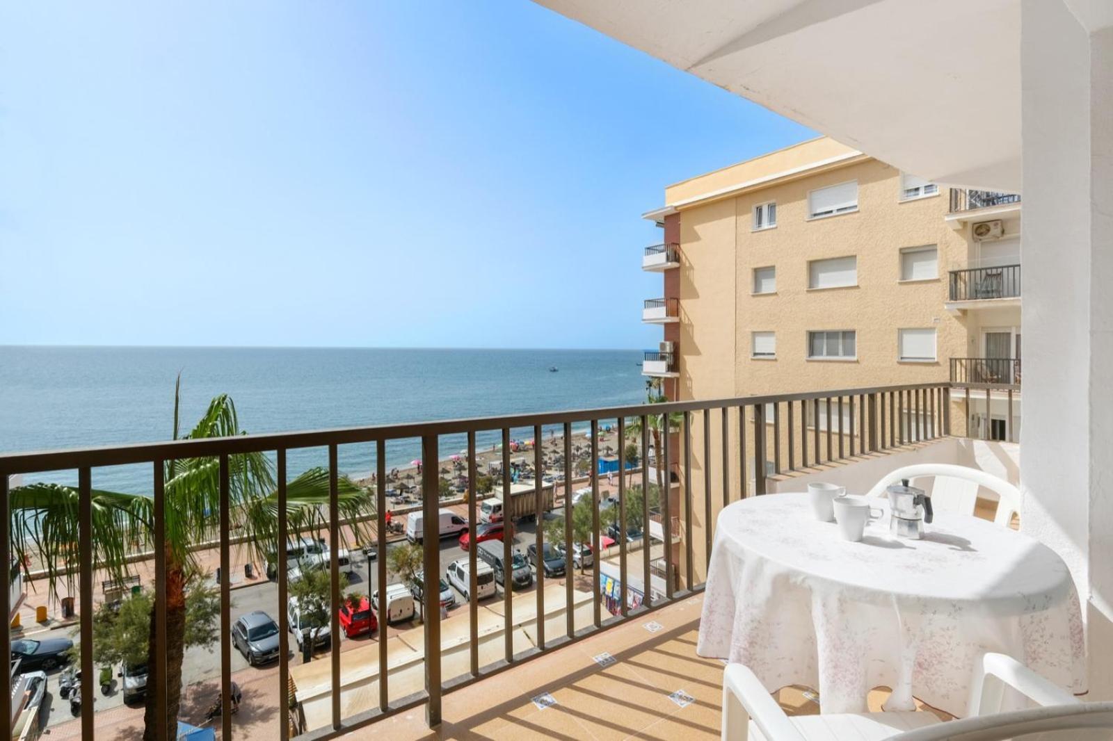 Apartamento Con Piscina En La Primera Linea De Playa De فوينخيرولا المظهر الخارجي الصورة